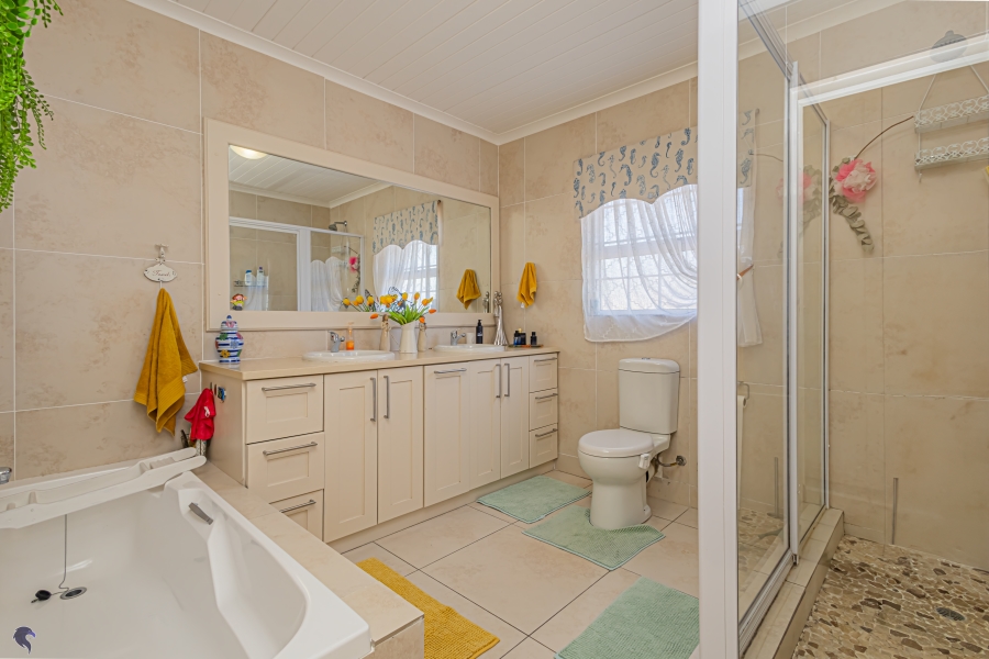 4 Bedroom Property for Sale in Myburgh Park Western Cape